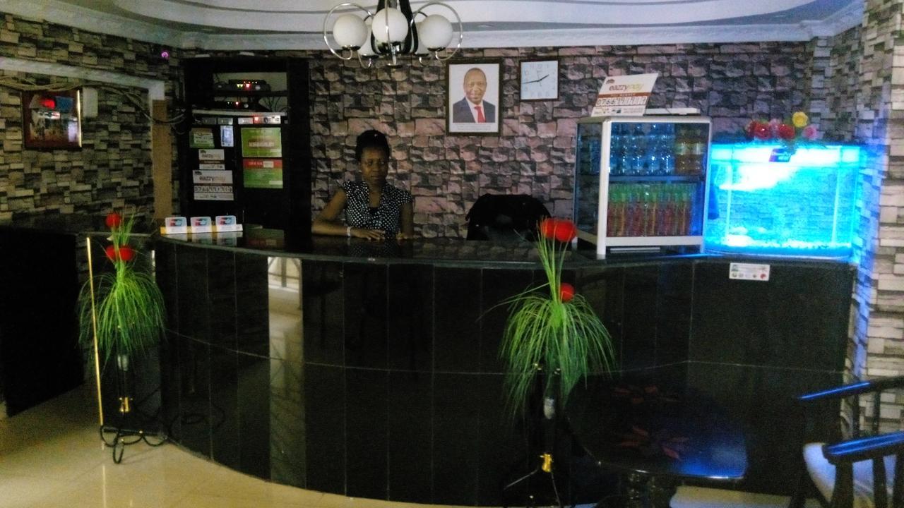 Royal Palm Hotel And Suites Nakuru Exteriör bild