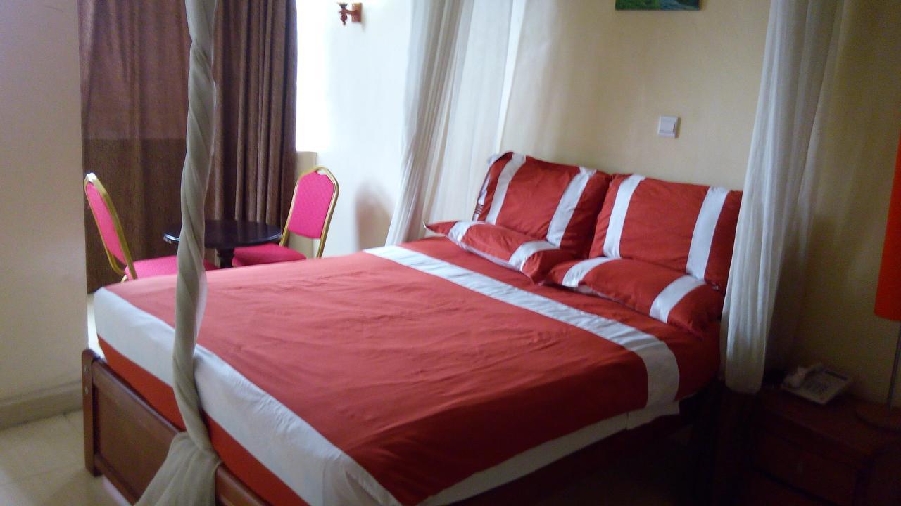 Royal Palm Hotel And Suites Nakuru Exteriör bild