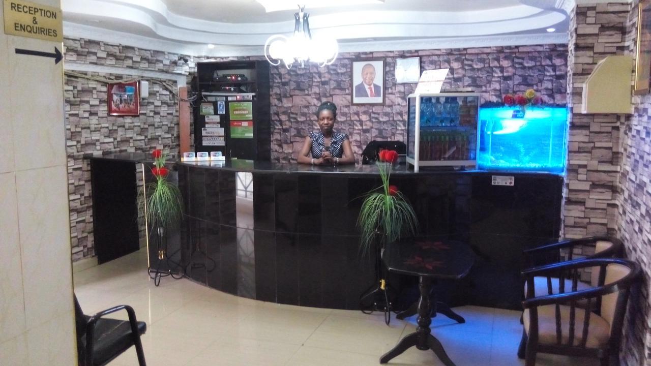 Royal Palm Hotel And Suites Nakuru Exteriör bild